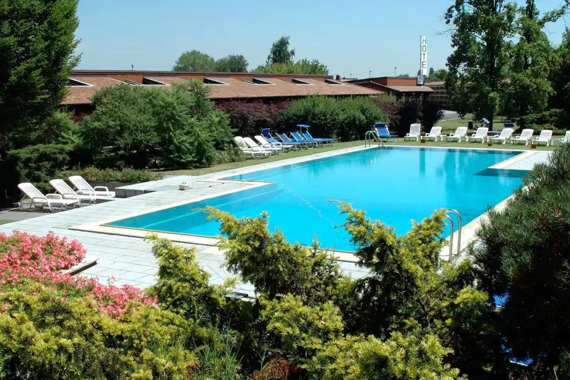 Golf Hotel ไลนาเต ภายนอก รูปภาพ