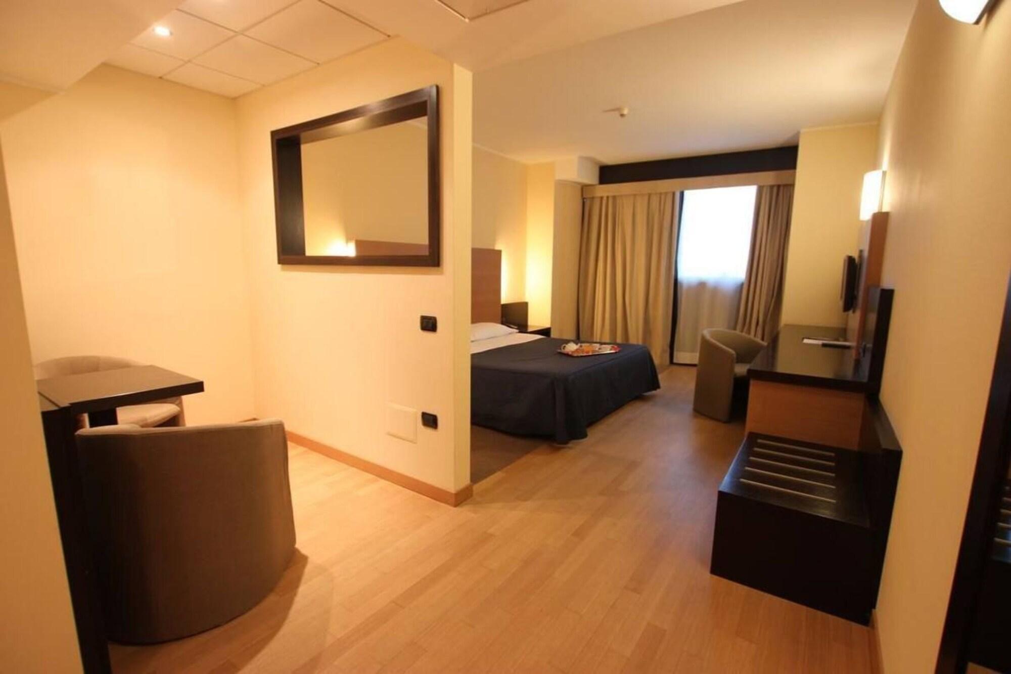Golf Hotel ไลนาเต ภายนอก รูปภาพ