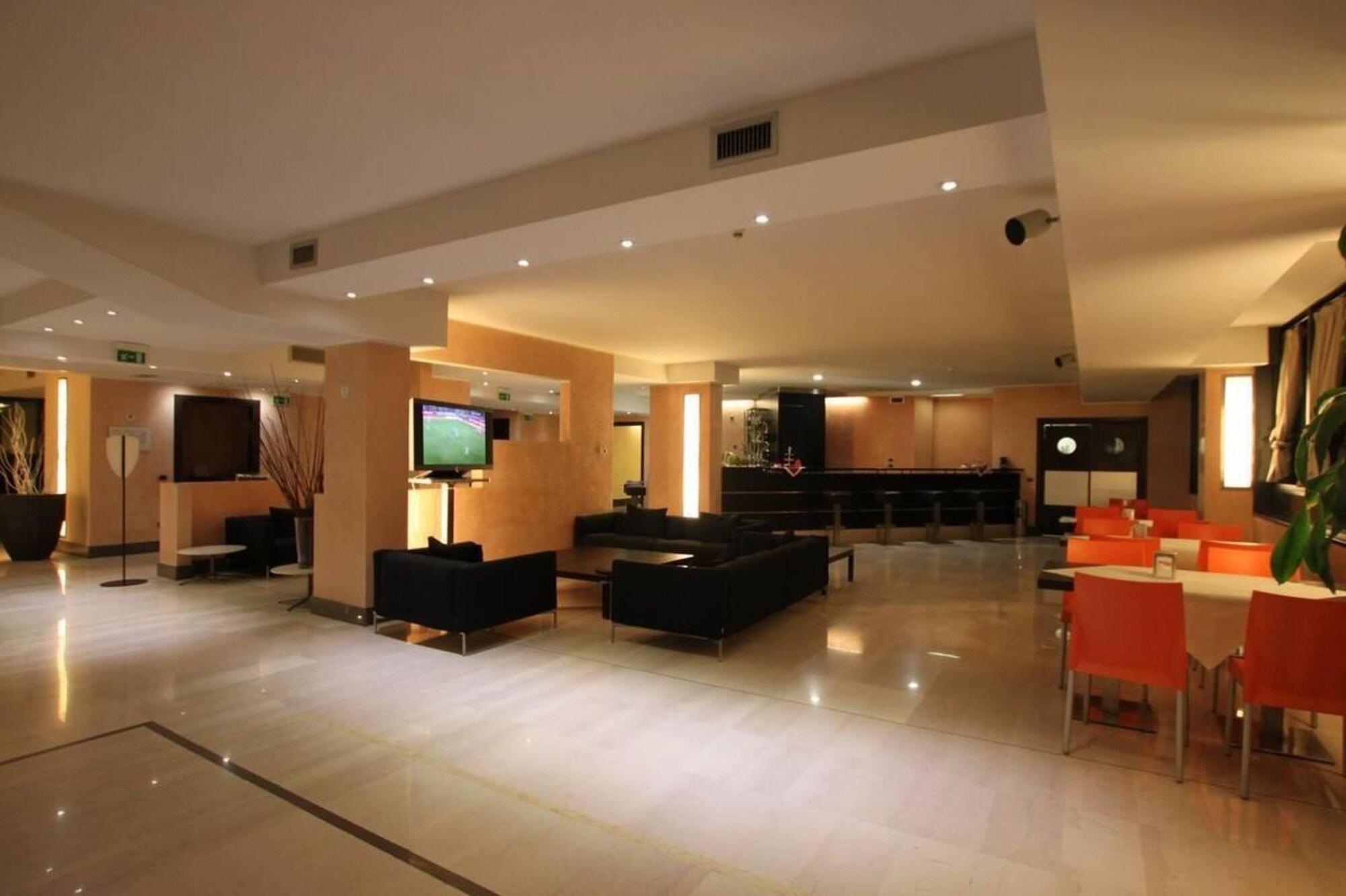 Golf Hotel ไลนาเต ภายนอก รูปภาพ