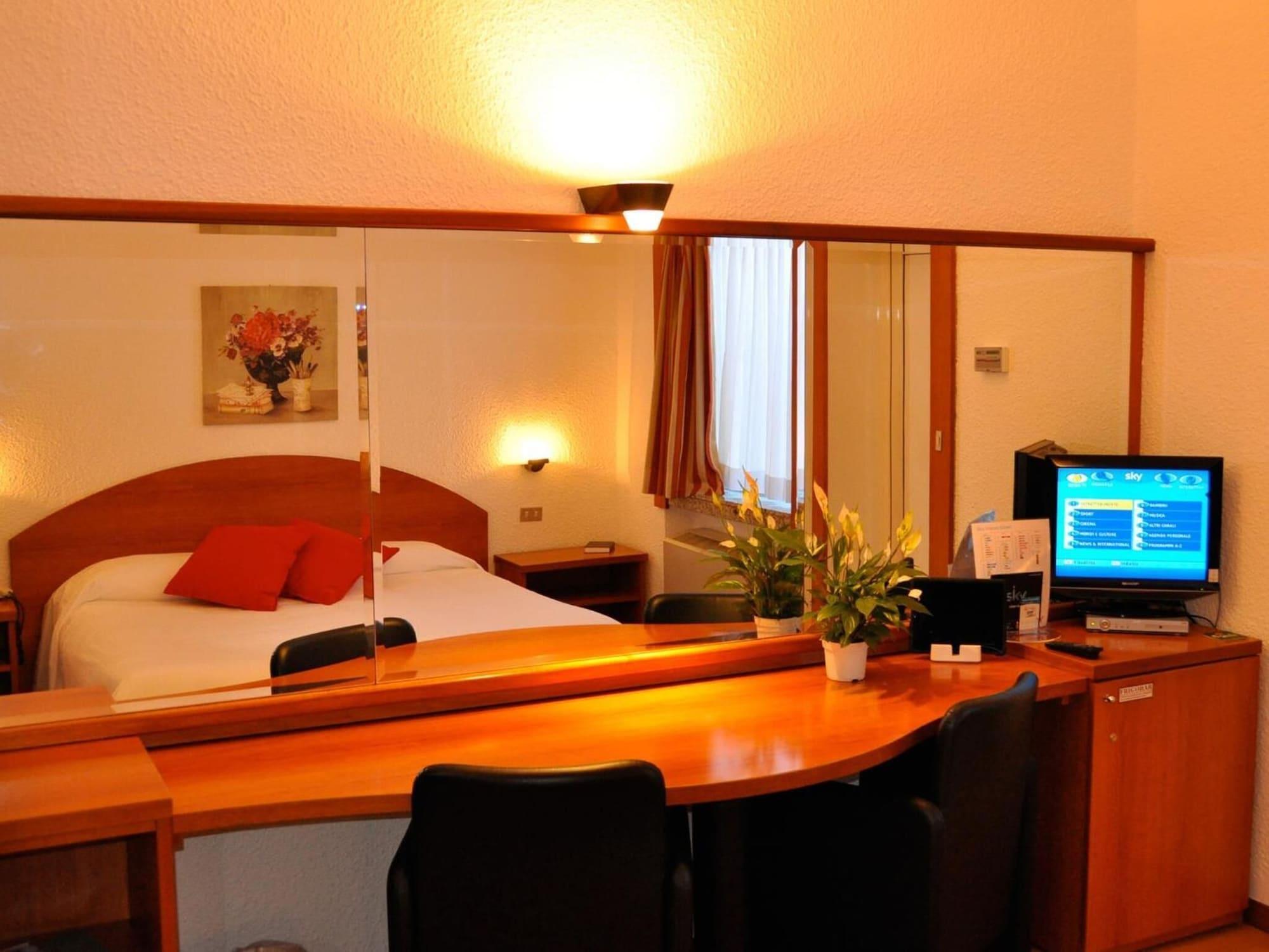 Golf Hotel ไลนาเต ภายนอก รูปภาพ